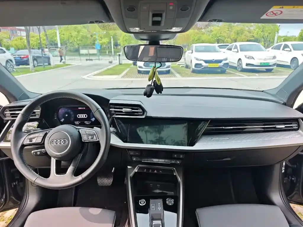 Audi A3 2023 из CN, фото 3