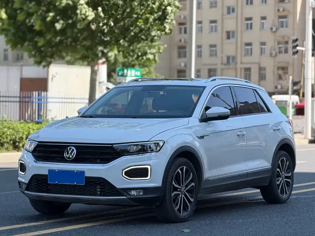 Volkswagen T-Roc — фото 1
