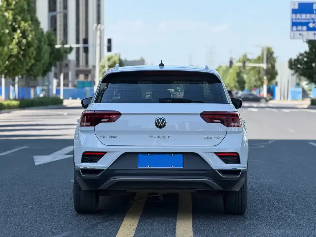 Volkswagen T-Roc — фото 10