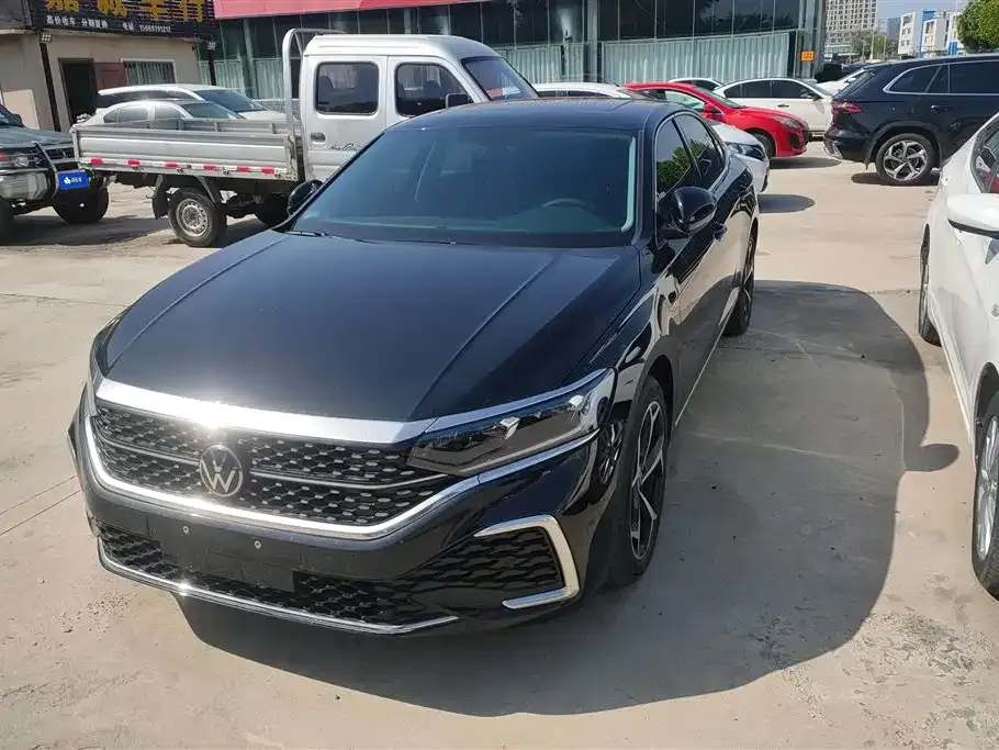 Volkswagen Passat — фото 1