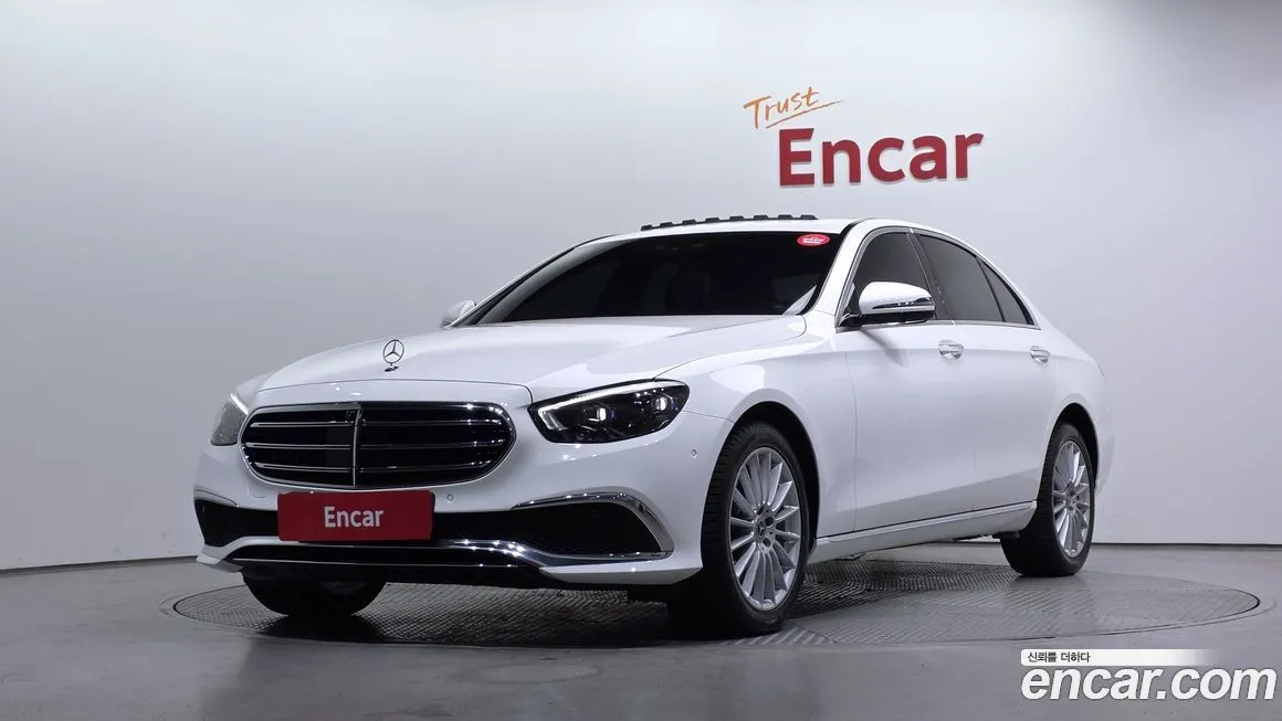 Mercedes-Benz E-Class — фото 1