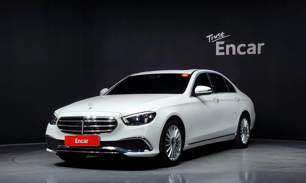 Mercedes-Benz E-Class — фото 1