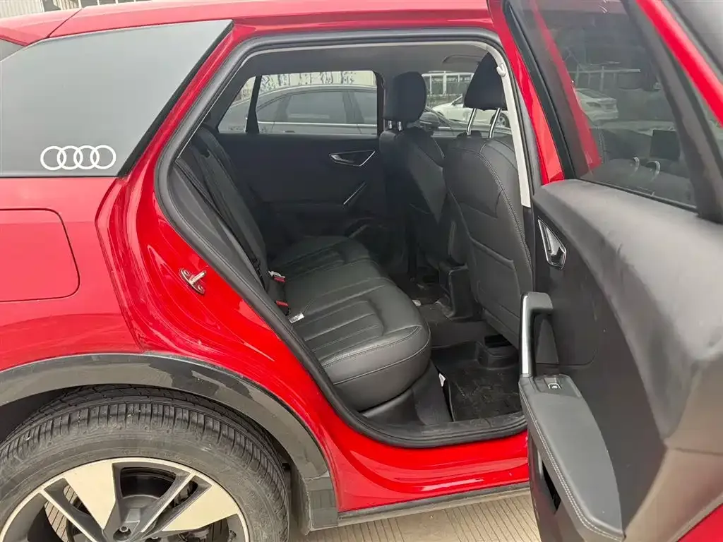 Audi Q2L 2023 из CN, фото 3