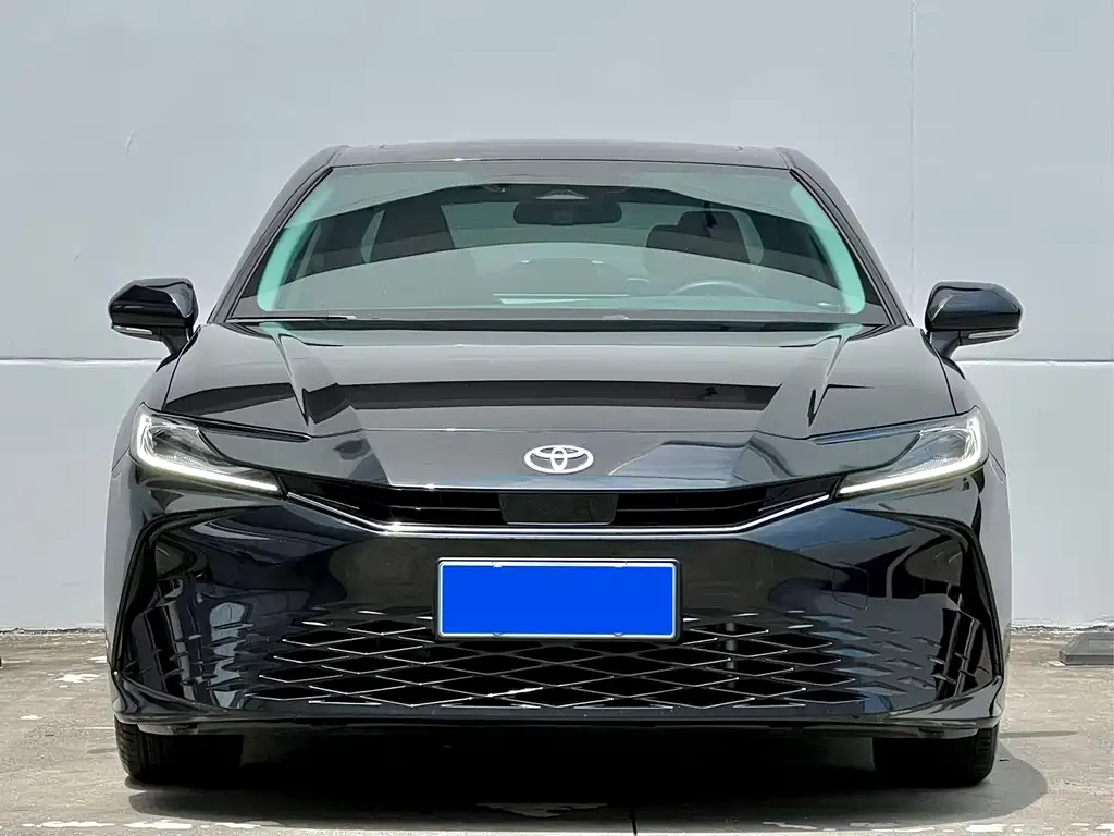 Toyota Camry — фото 5