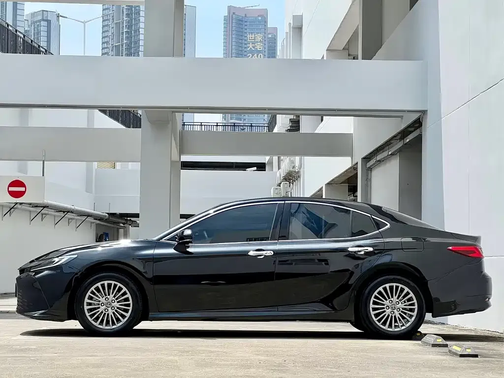 Toyota Camry — фото 10