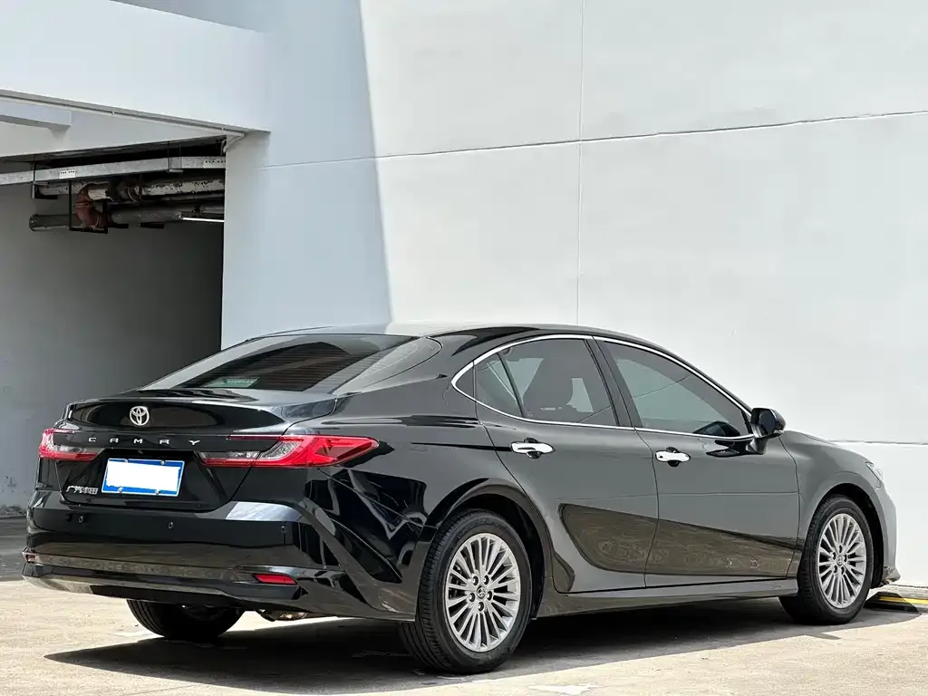 Toyota Camry — фото 6