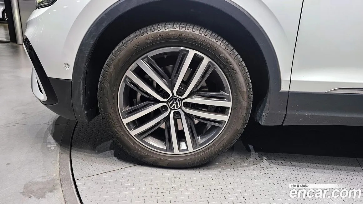 Volkswagen Tiguan — фото 6