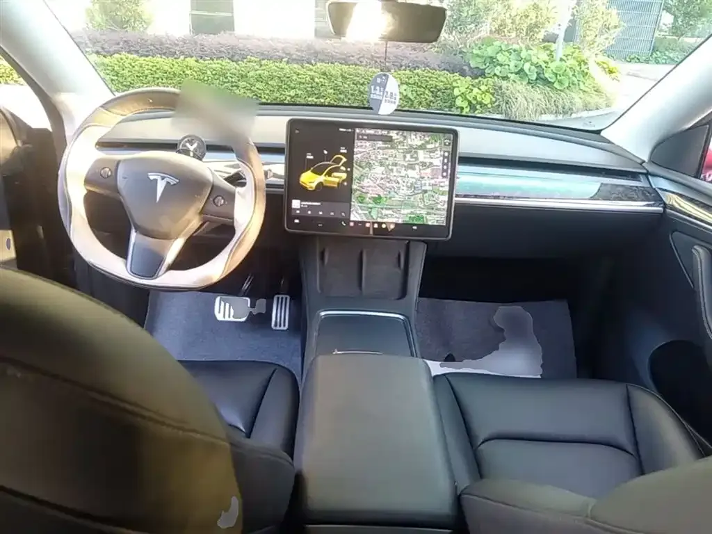 Tesla Model Y — фото 9