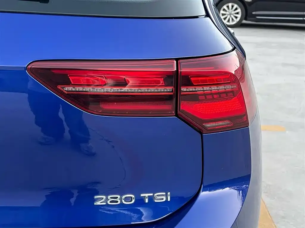 Volkswagen Golf 2023 из CN, фото 7