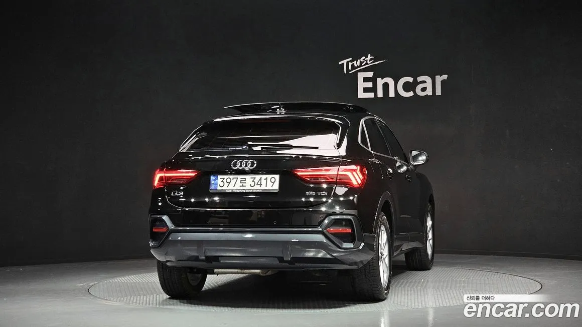 Audi Q3 — фото 10