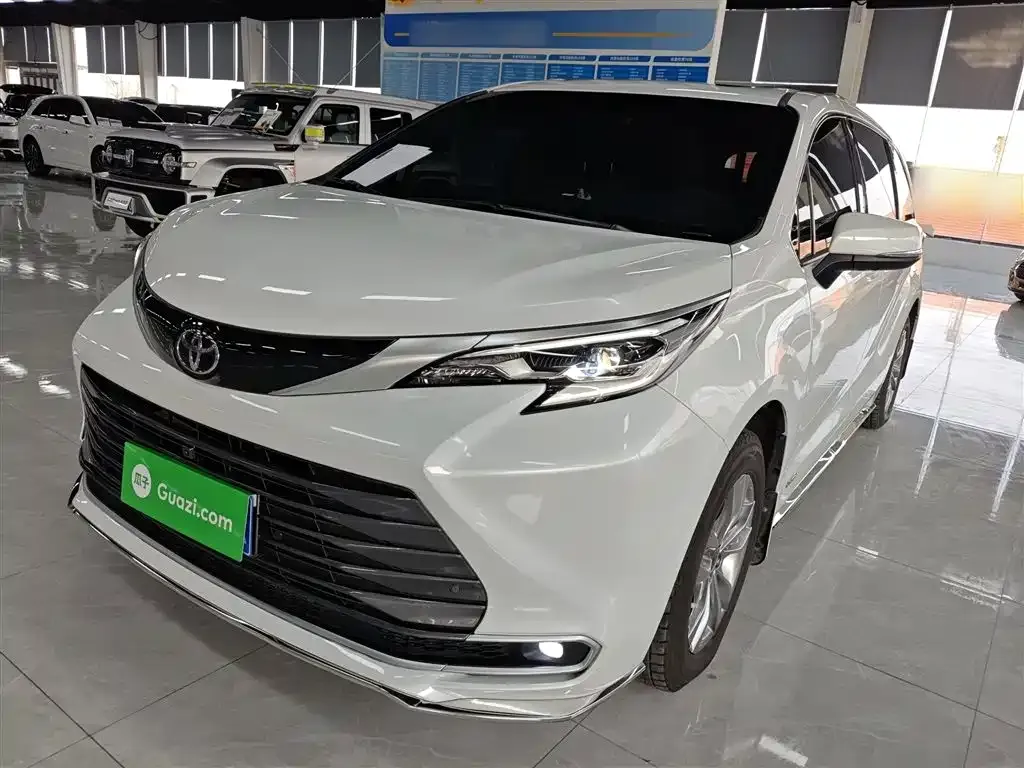 Toyota Sienna 2024 из CN, фото 1