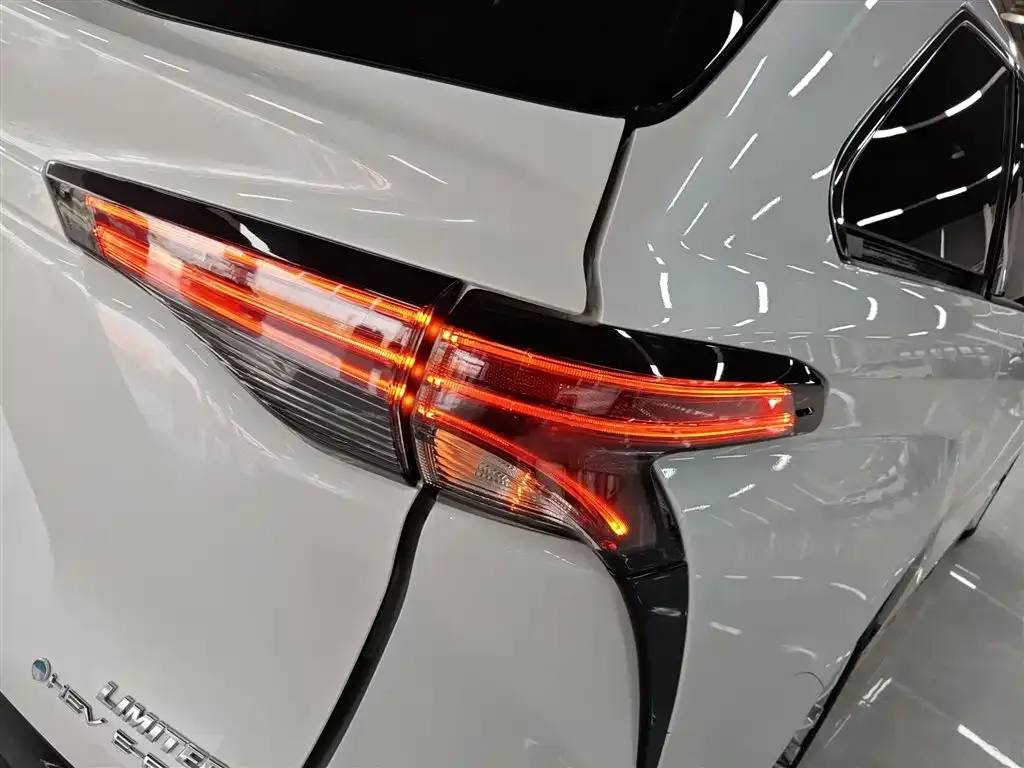 Toyota Sienna 2024 из CN, фото 2