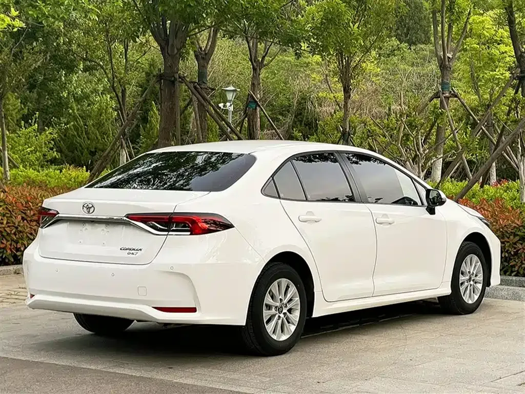 Toyota Corolla — фото 8