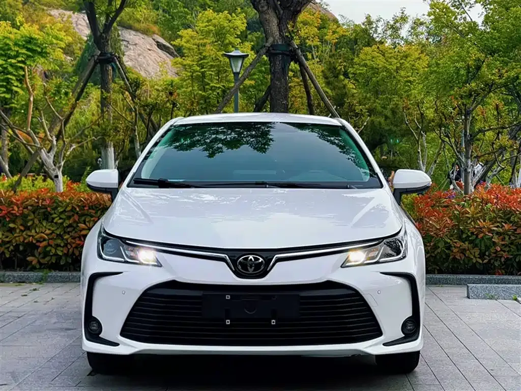 Toyota Corolla — фото 7
