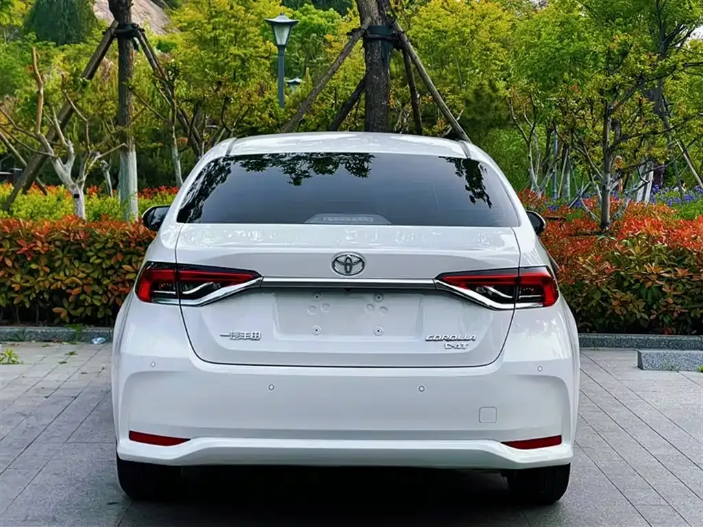 Toyota Corolla — фото 9