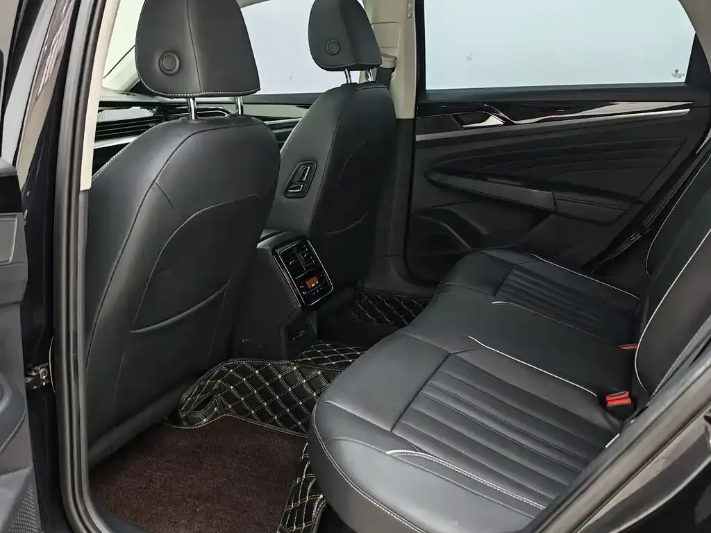 Volkswagen Passat 2021 из CN, фото 10