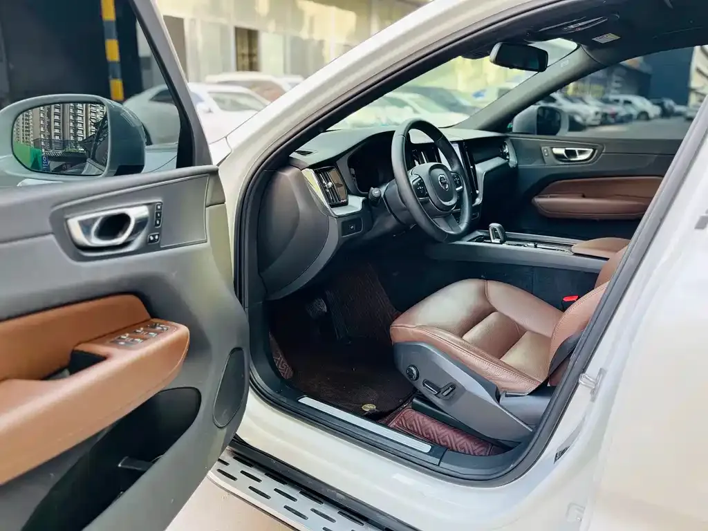 Volvo XC60 2022 из CN, фото 4