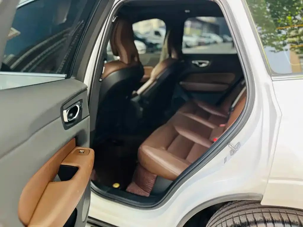 Volvo XC60 2022 из CN, фото 3