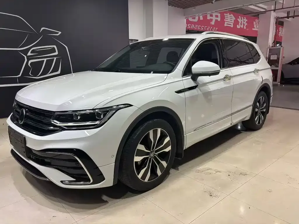Volkswagen Tiguan L — фото 1