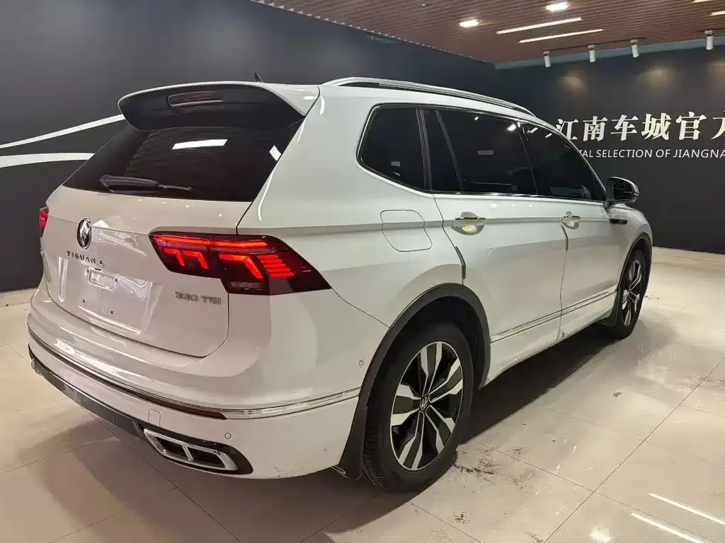 Volkswagen Tiguan L — фото 8