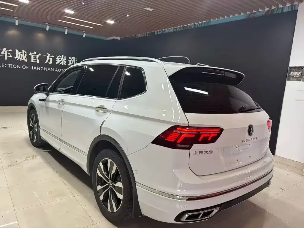 Volkswagen Tiguan L — фото 7