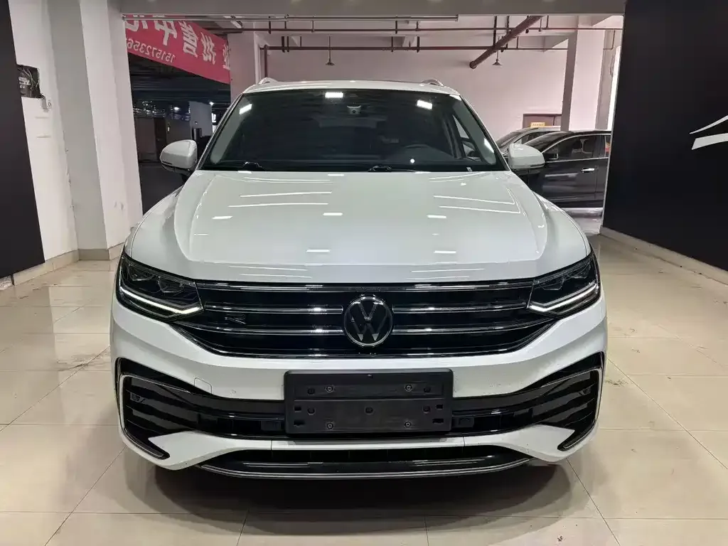 Volkswagen Tiguan L — фото 2