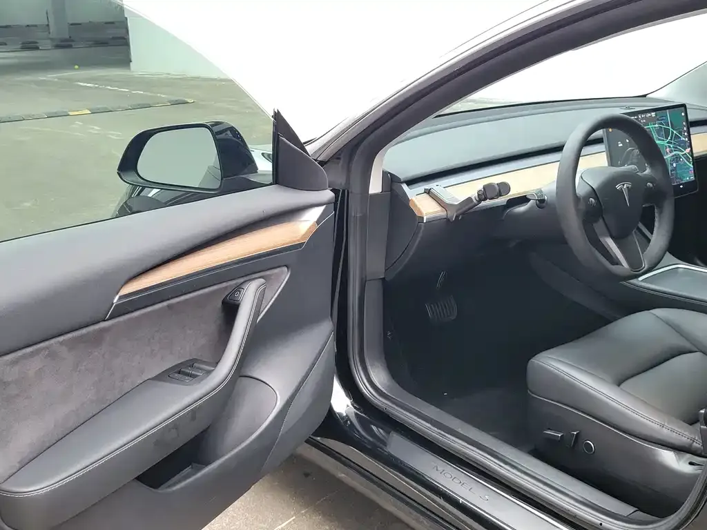 Tesla Model 3 — фото 4