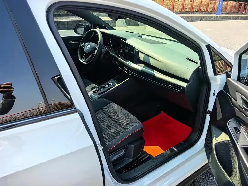 Volkswagen Golf GTI 2023 из CN, фото 2