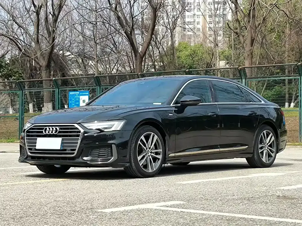 Audi A6L — фото 1