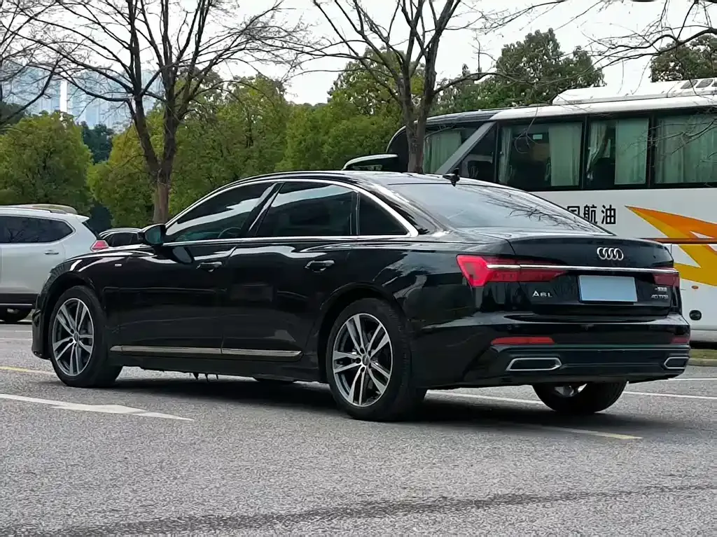 Audi A6L — фото 5