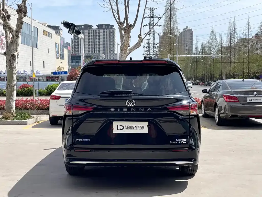 Toyota Sienna — фото 7
