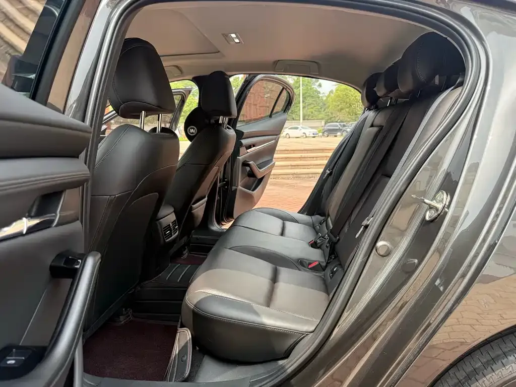 Mazda 3 Axela 2023 из CN, фото 4