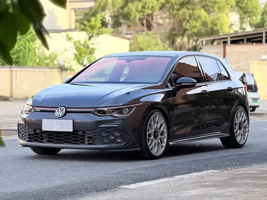 Volkswagen Golf GTI — фото 1
