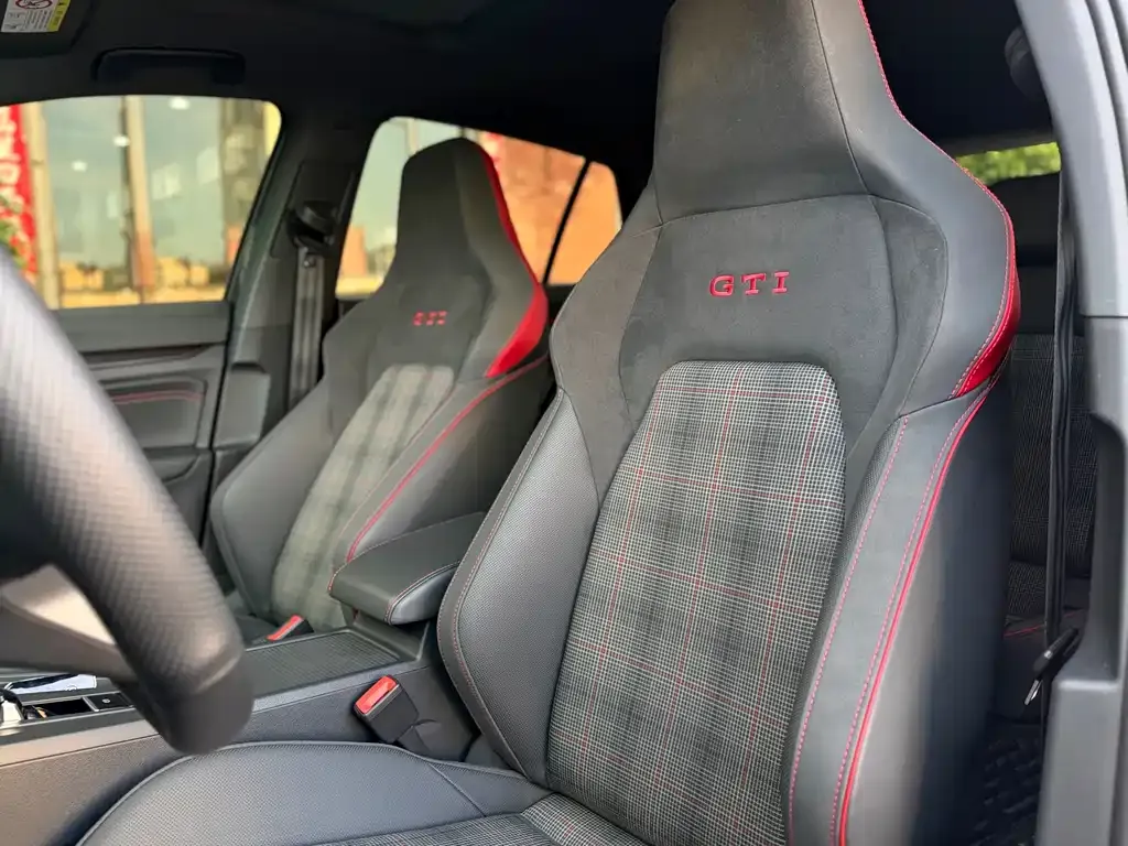Volkswagen Golf GTI — фото 4