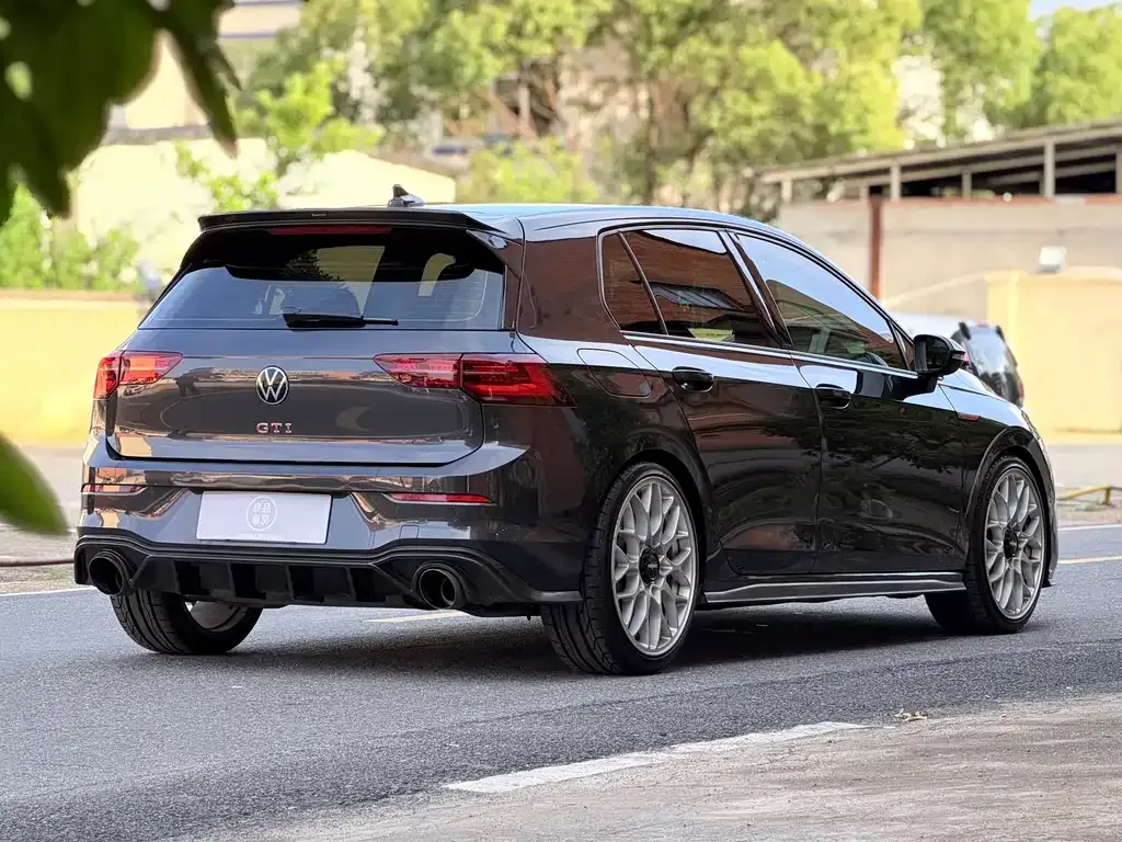 Volkswagen Golf GTI — фото 8