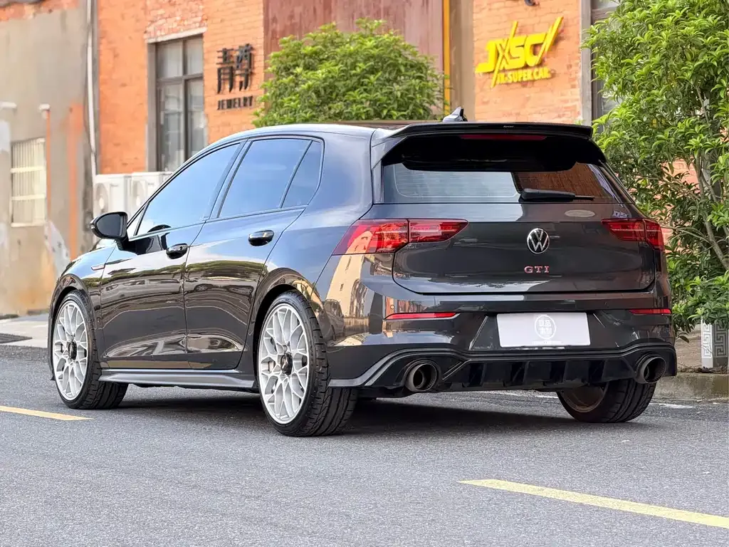 Volkswagen Golf GTI — фото 10