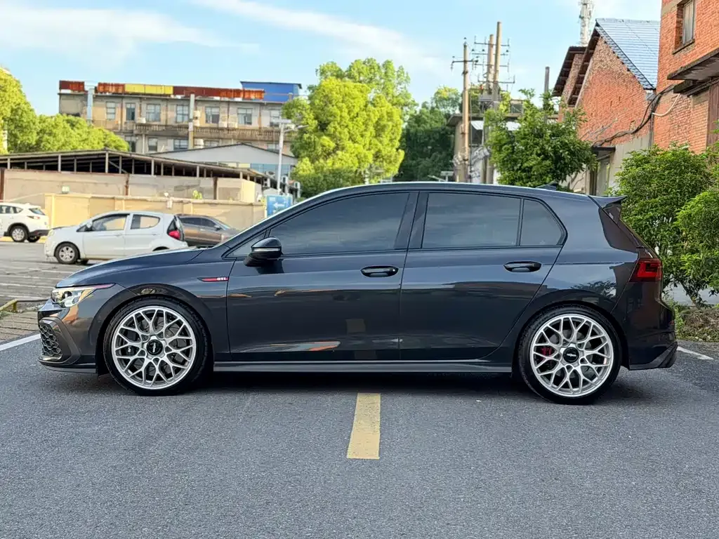 Volkswagen Golf GTI — фото 7
