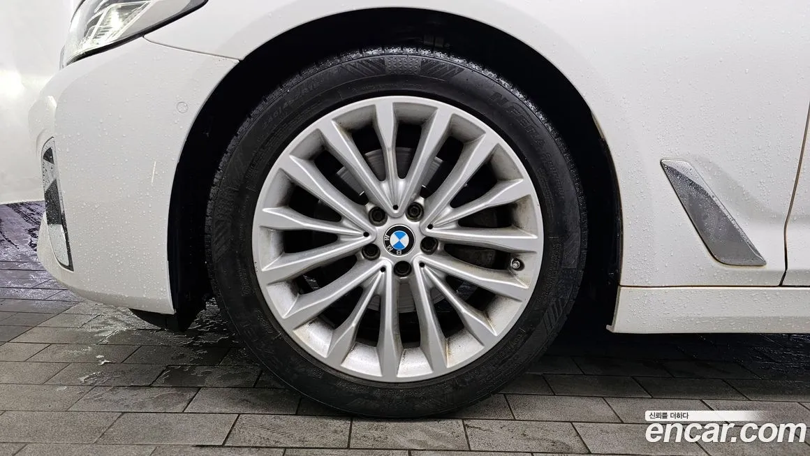 BMW 5-Series — фото 10
