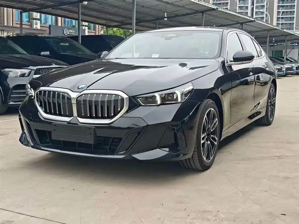 BMW 5 Series — фото 1