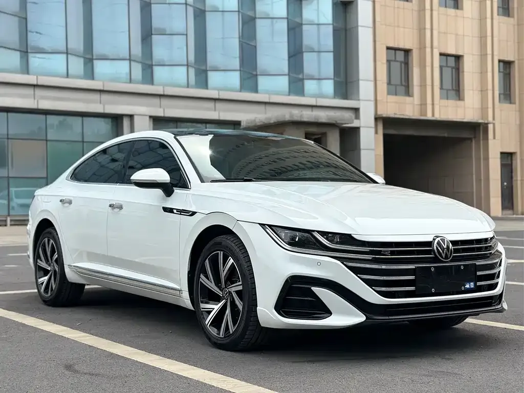 Volkswagen CC 2023 из CN, фото 2