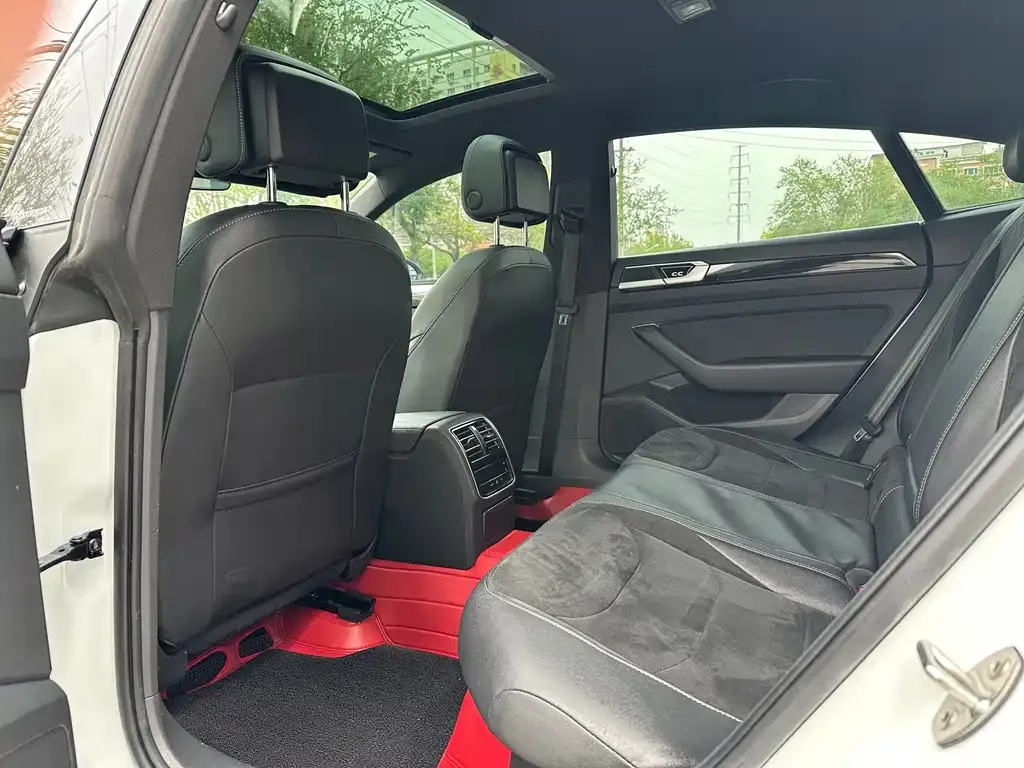Volkswagen CC 2023 из CN, фото 4