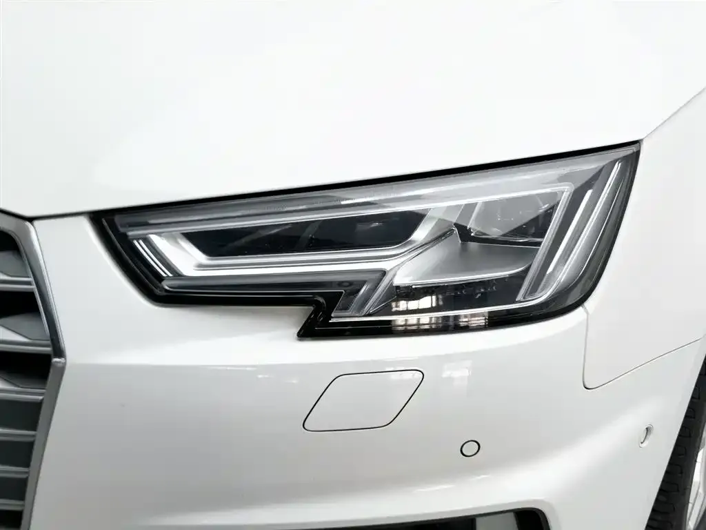 Audi A4L — фото 4