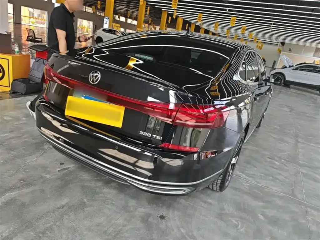 Volkswagen Passat 2023 из CN, фото 2