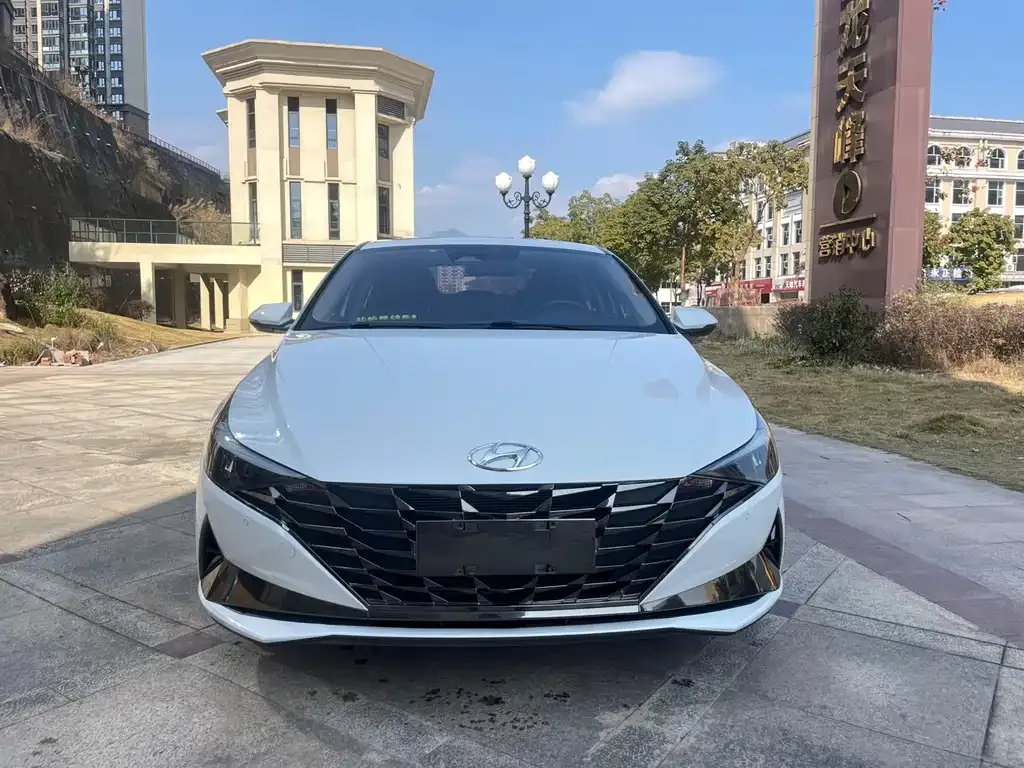 Hyundai Elantra — фото 8