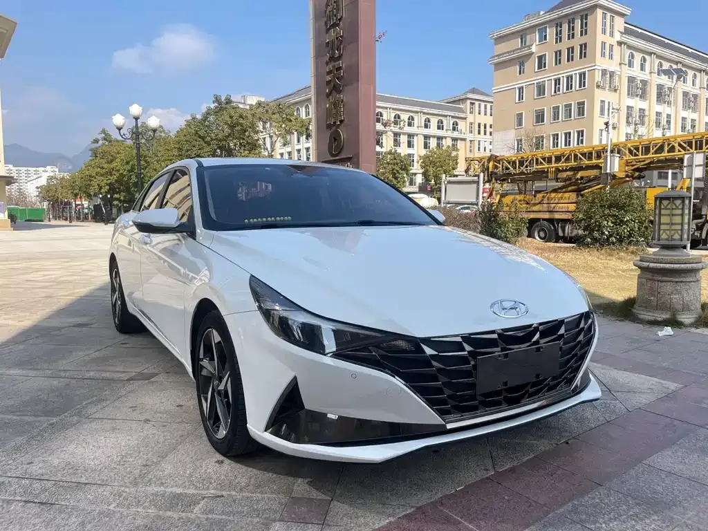 Hyundai Elantra — фото 5