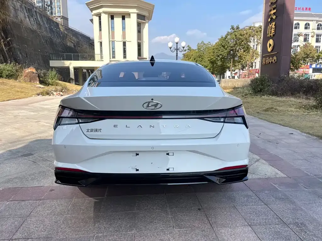 Hyundai Elantra — фото 3