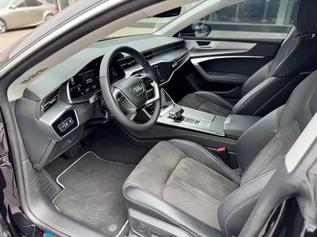 Audi A7L 2024 из CN, фото 4