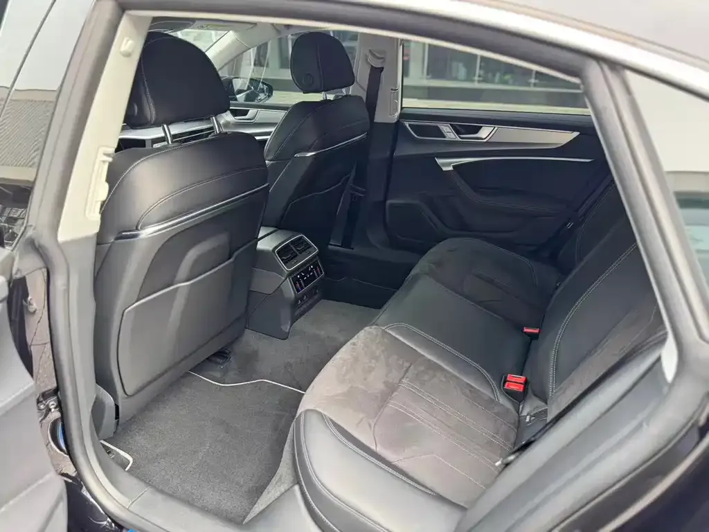 Audi A7L 2024 из CN, фото 7