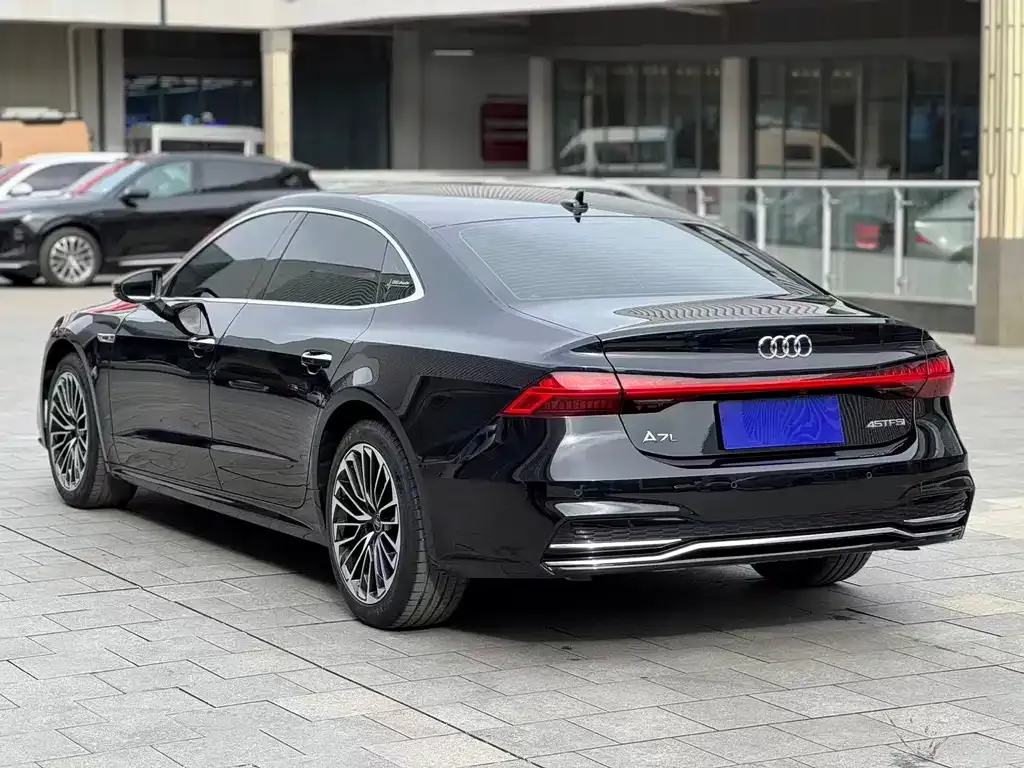 Audi A7L 2024 из CN, фото 9