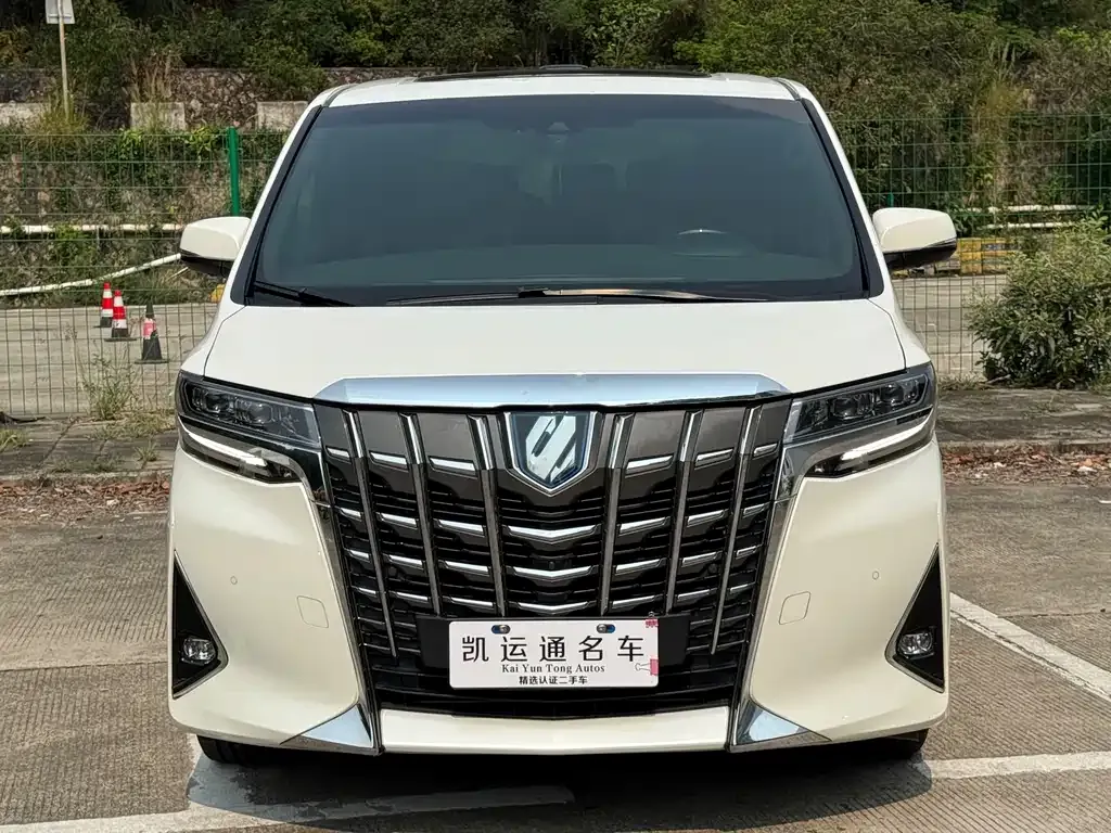 Toyota Alphard 2023 из CN, фото 1